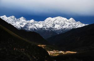 Garze Kangding Lake & Mountain